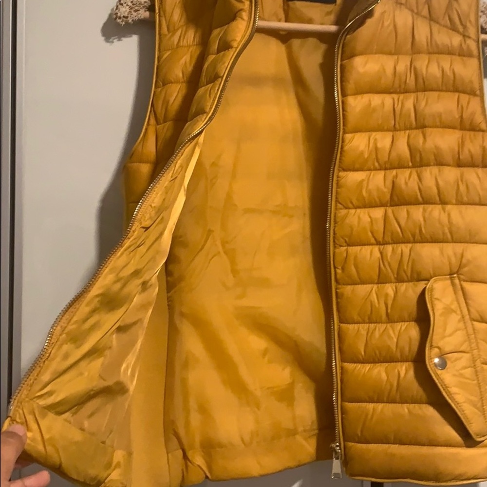 Vest - Picture 6 of 9
